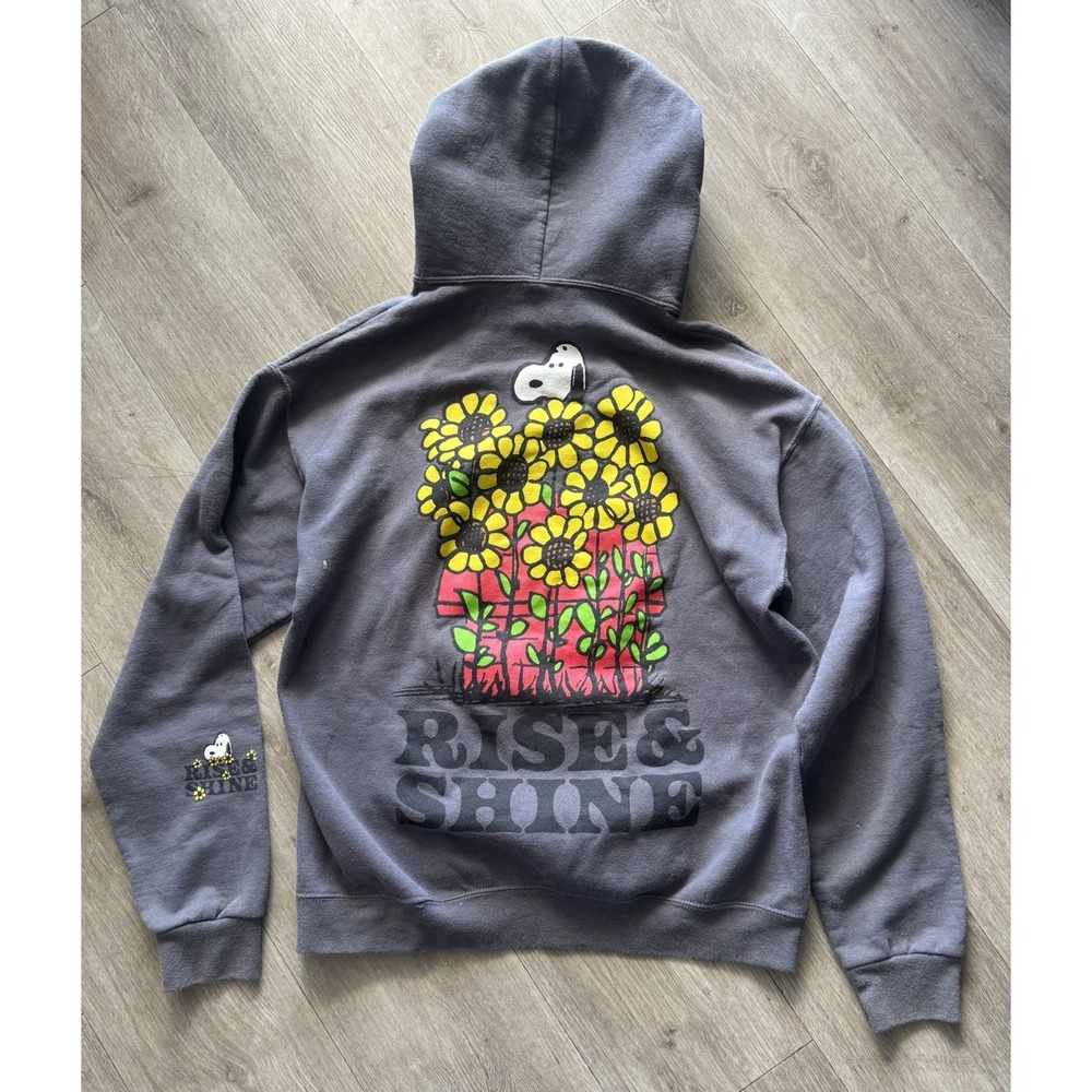 Peanuts Snoopy Rise & Shine Sunflower Hoodie Medium Gray Graphic Pullover